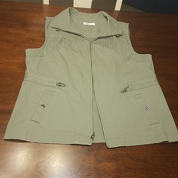 Adorable Army Green Vest - Picture 2 of 10